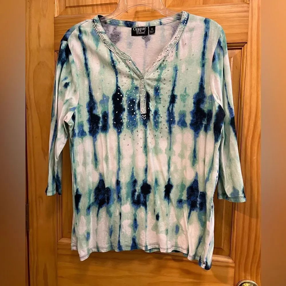 Gorgeous blue, green, & white bead embellished size M Onque casual v neck top